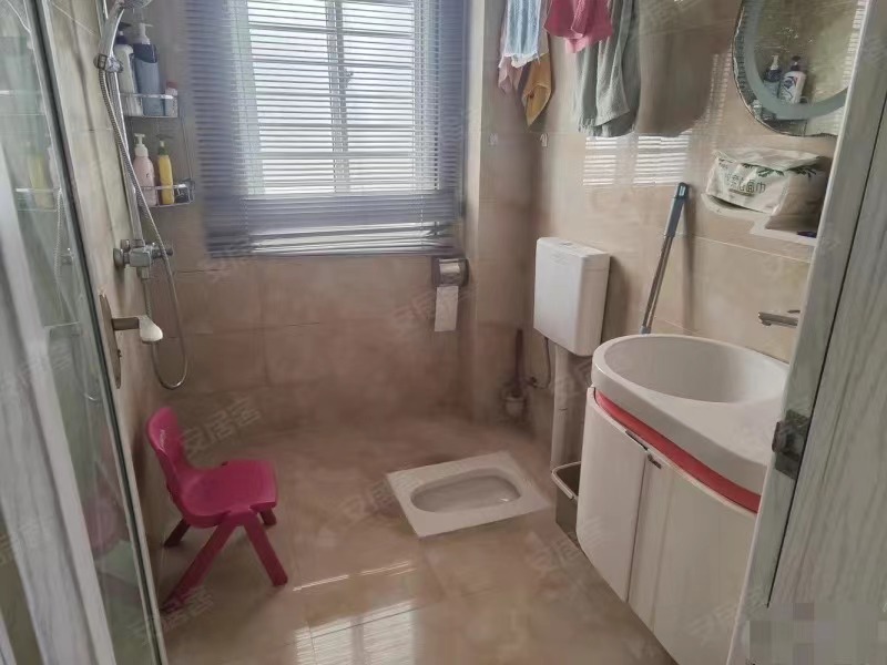 153，急售，沔阳公园旁，城南,，城市丽景，湖景房，精装大三房，9成新，7楼，证满二