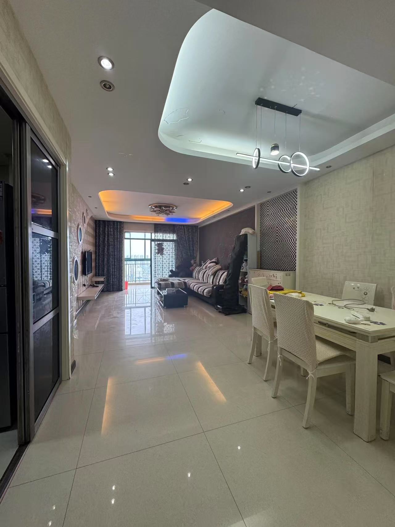 降价了，诚心出售，电梯房，单价不到3000，好楼层，速度来捡漏，精装三房