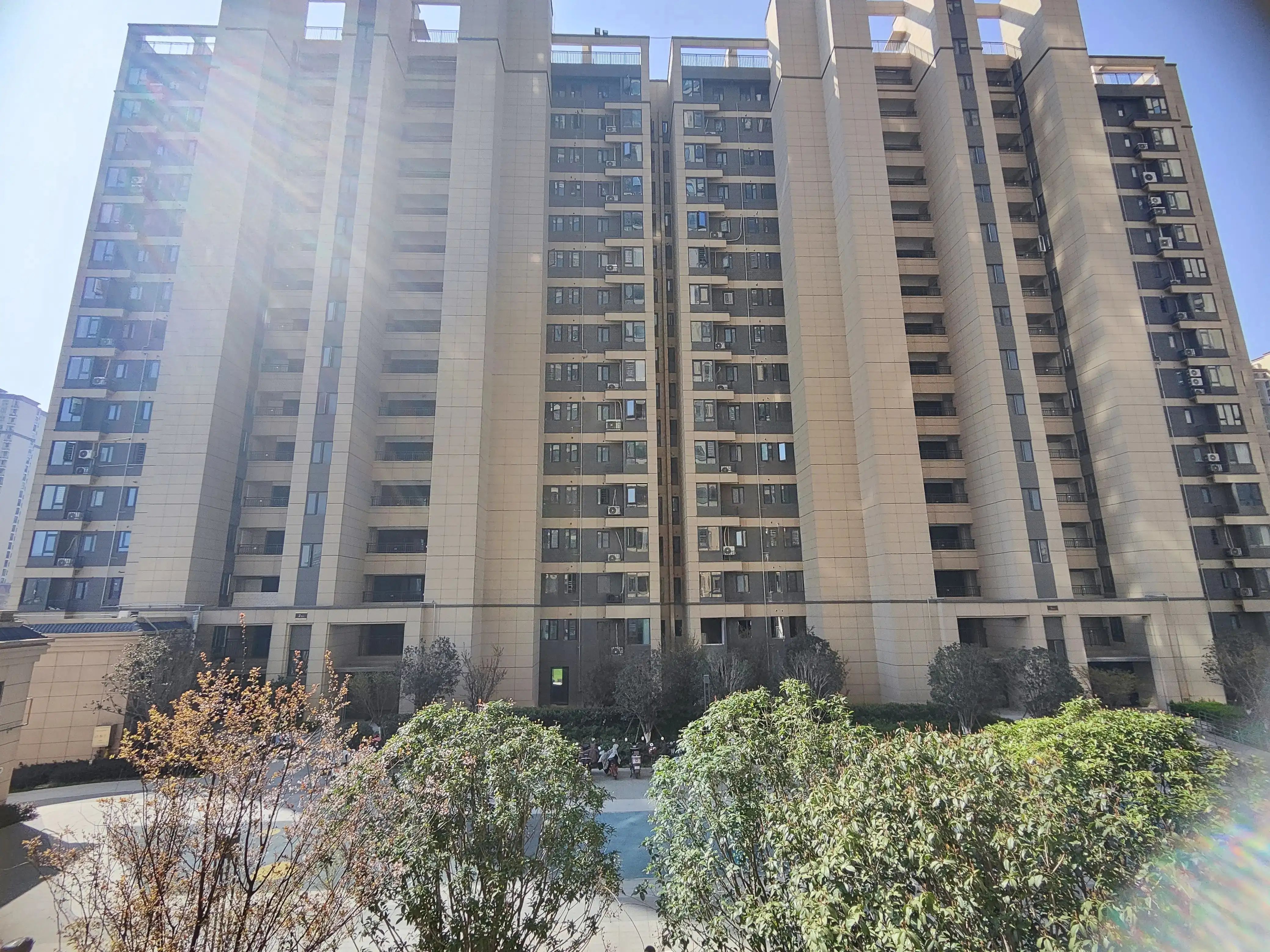 亏本急出，森林国际北苑，次新小区，毛坯3房2卫，一口价40万，捡漏