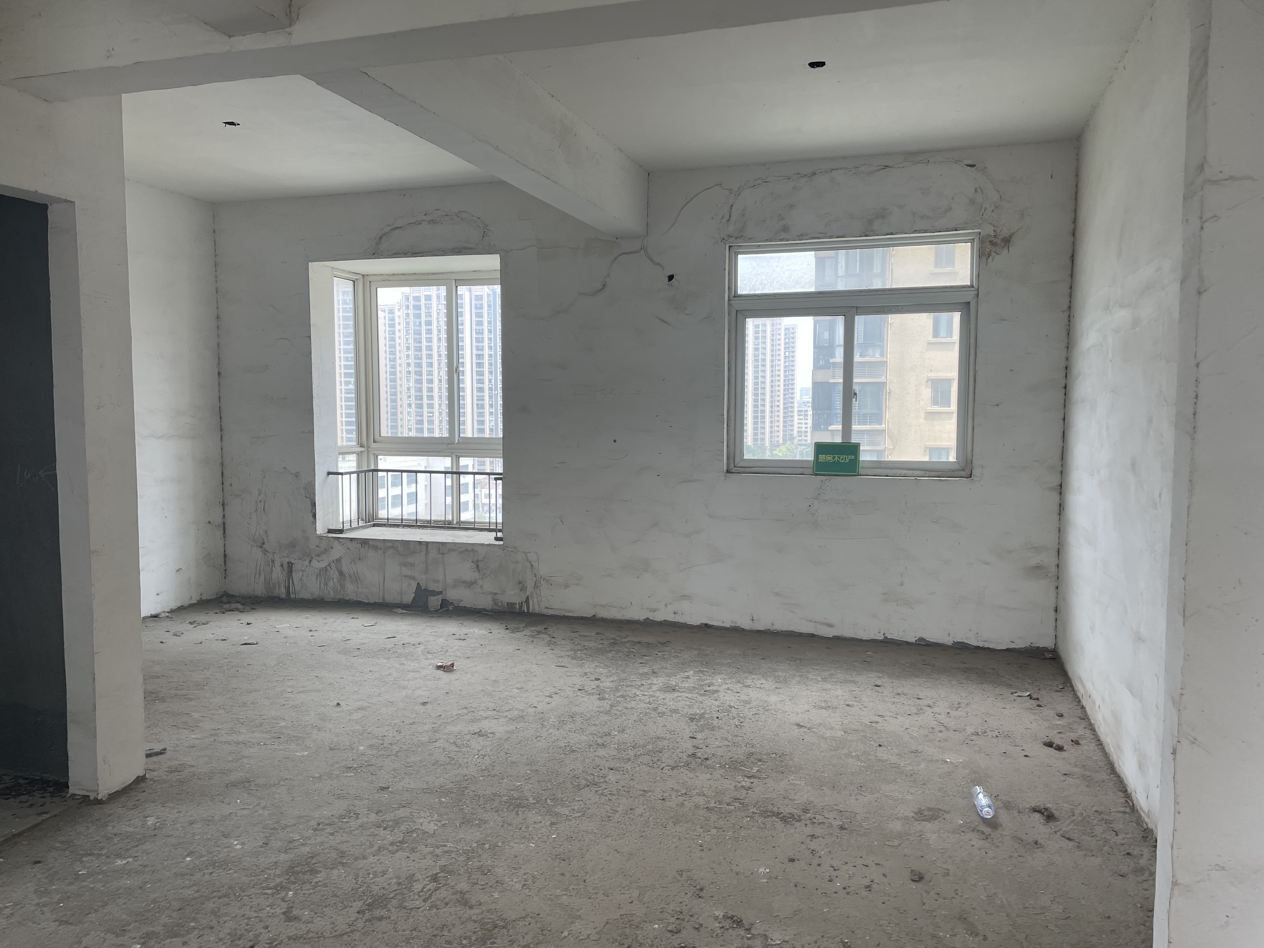 三丰鼎城毛坯小三房中间楼层满2看房有钥匙