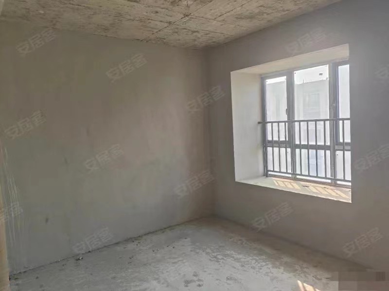 降价了，环球广场，好楼层，单价4千多，满2年，三开间朝南，视野采光好