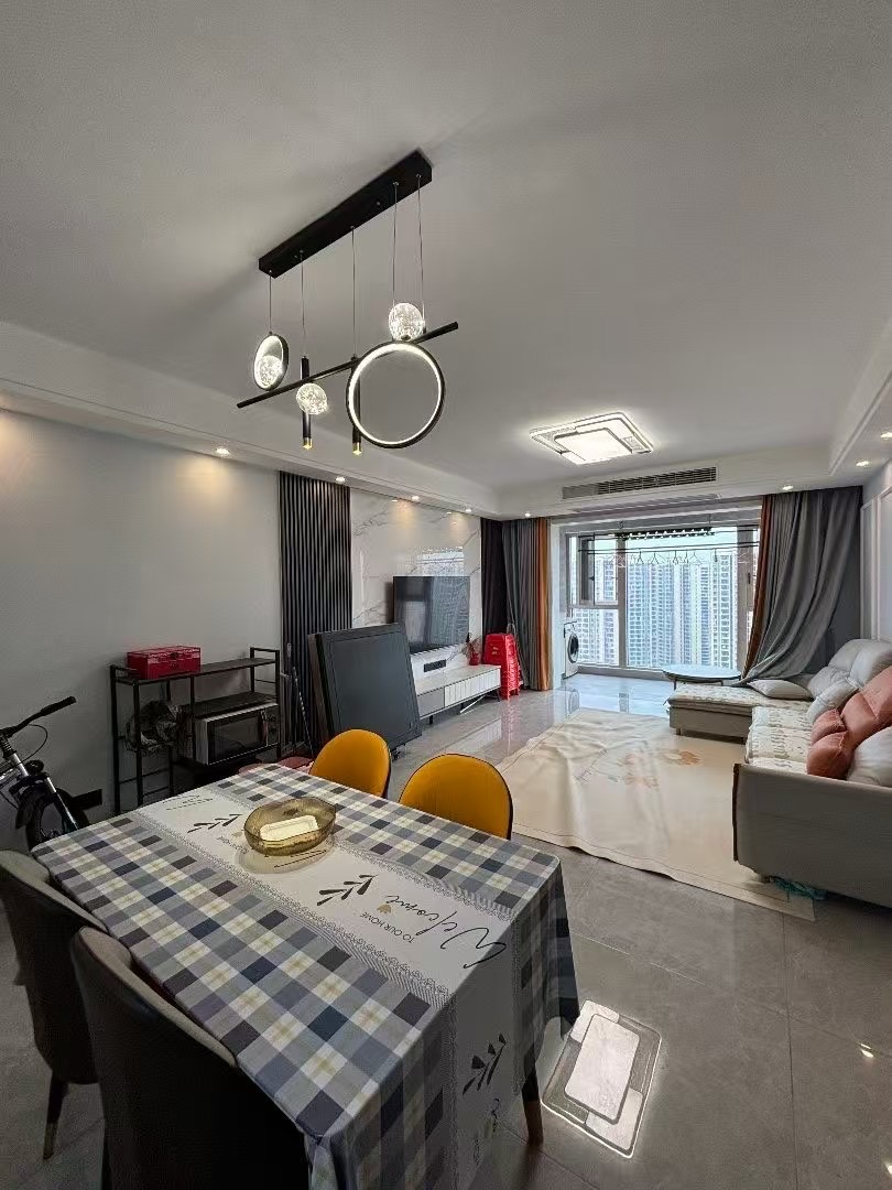 新二中二小旁，沔阳清华园，精装大三房两卫，可拎包人住！单价5字头，老证