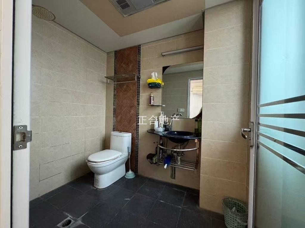 城南森林国际北苑对面，小高层，电梯7楼，​精装修三房，单价4100，捡漏