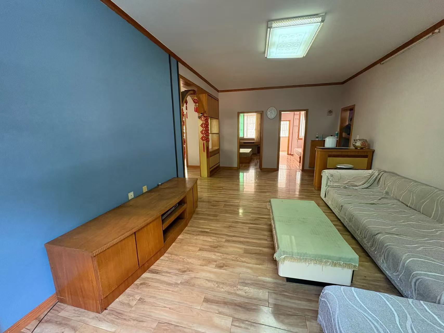 降价了，捡漏，徳政园布诺尼 ，装修三房，步梯低层，拎包入住， 诚心出售