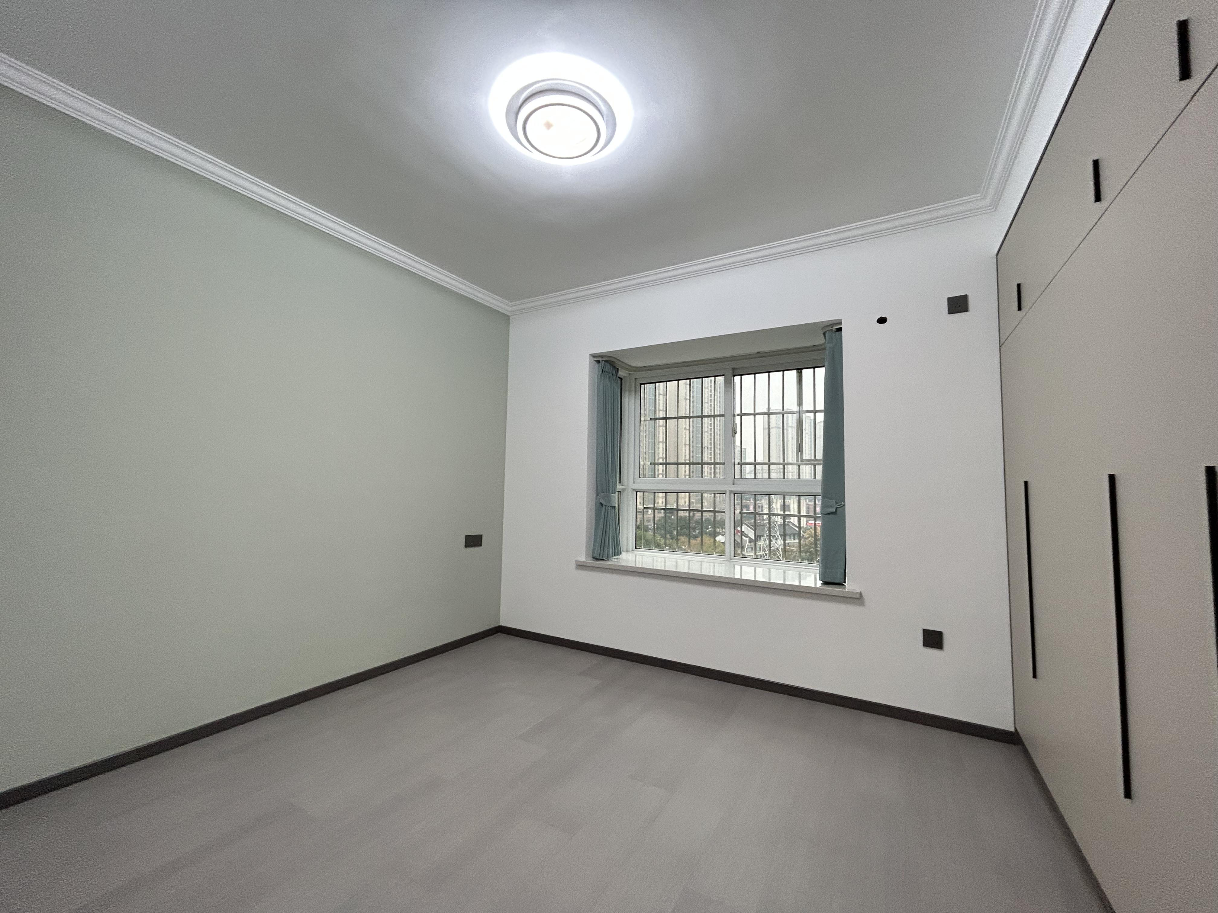 仙桃满庭春3室2厅1卫，全新精装修优价出售！机会难得！