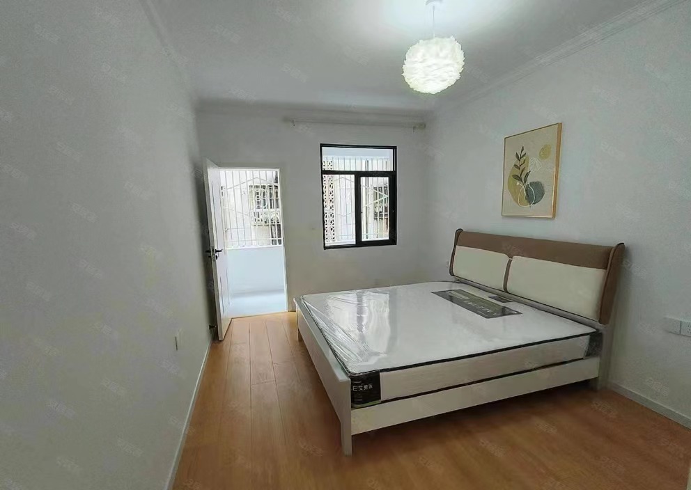 武商附近，全新精装三房，南北通透，有院子好停车