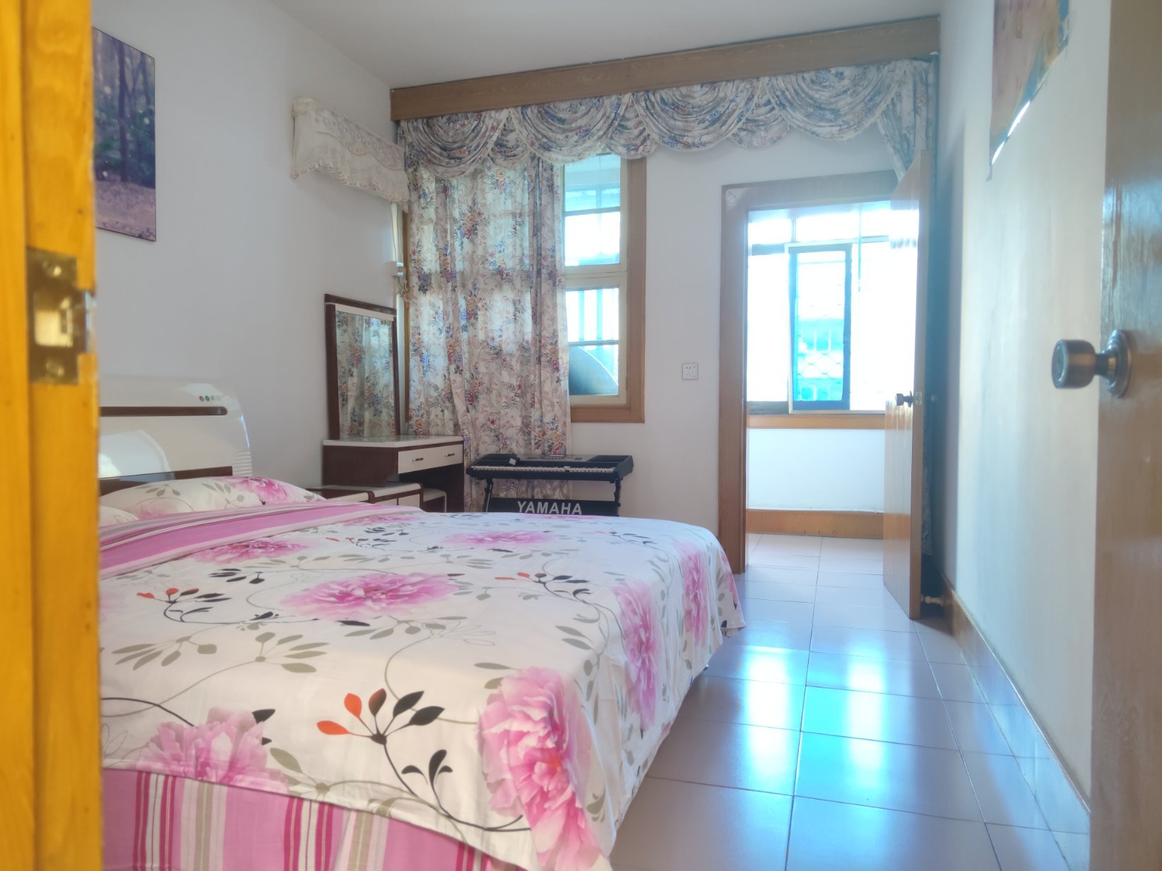 粮局宿舍楼，江汉家具城，老房权证，可拓展至四房，楼梯缓