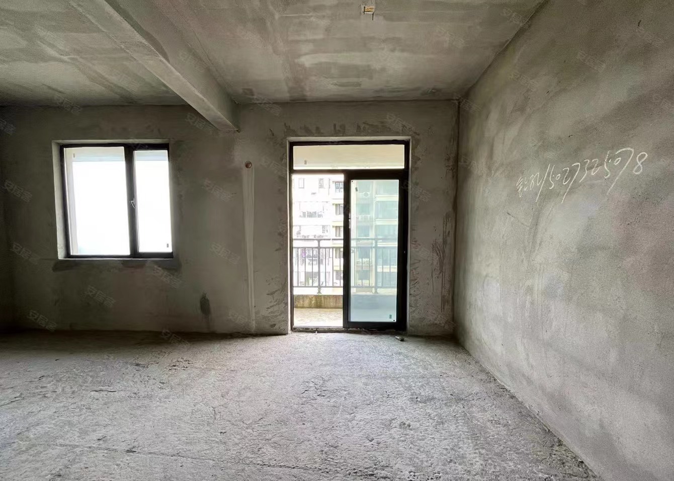 荣怀，急售小高层，中间楼层，三开间朝南，采光好