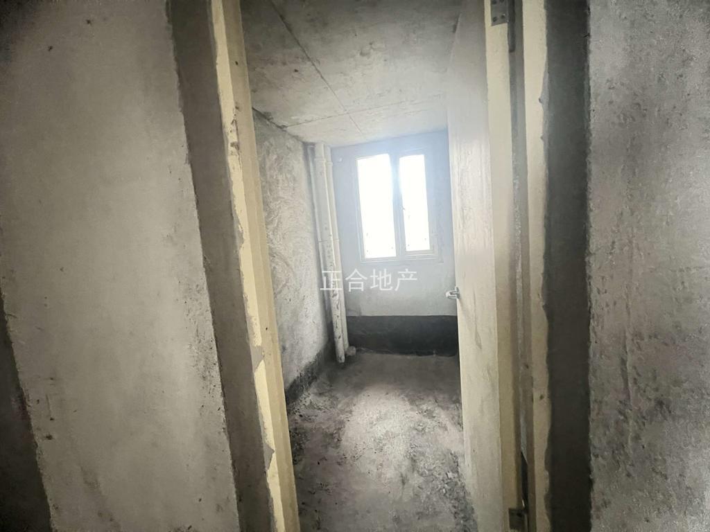 城南，新城名都，电梯9楼，边户，证满二，单价6500，采光视野好