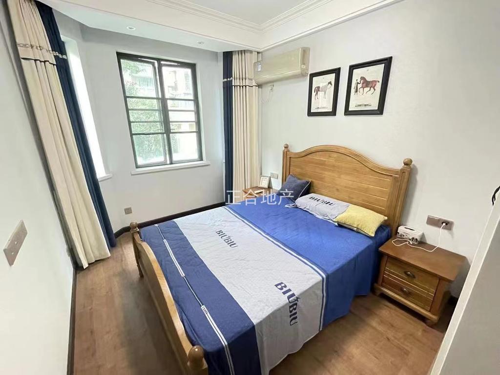 亏本出售，绿地华庭锦城，送40平入户花园，精装三房，证满二