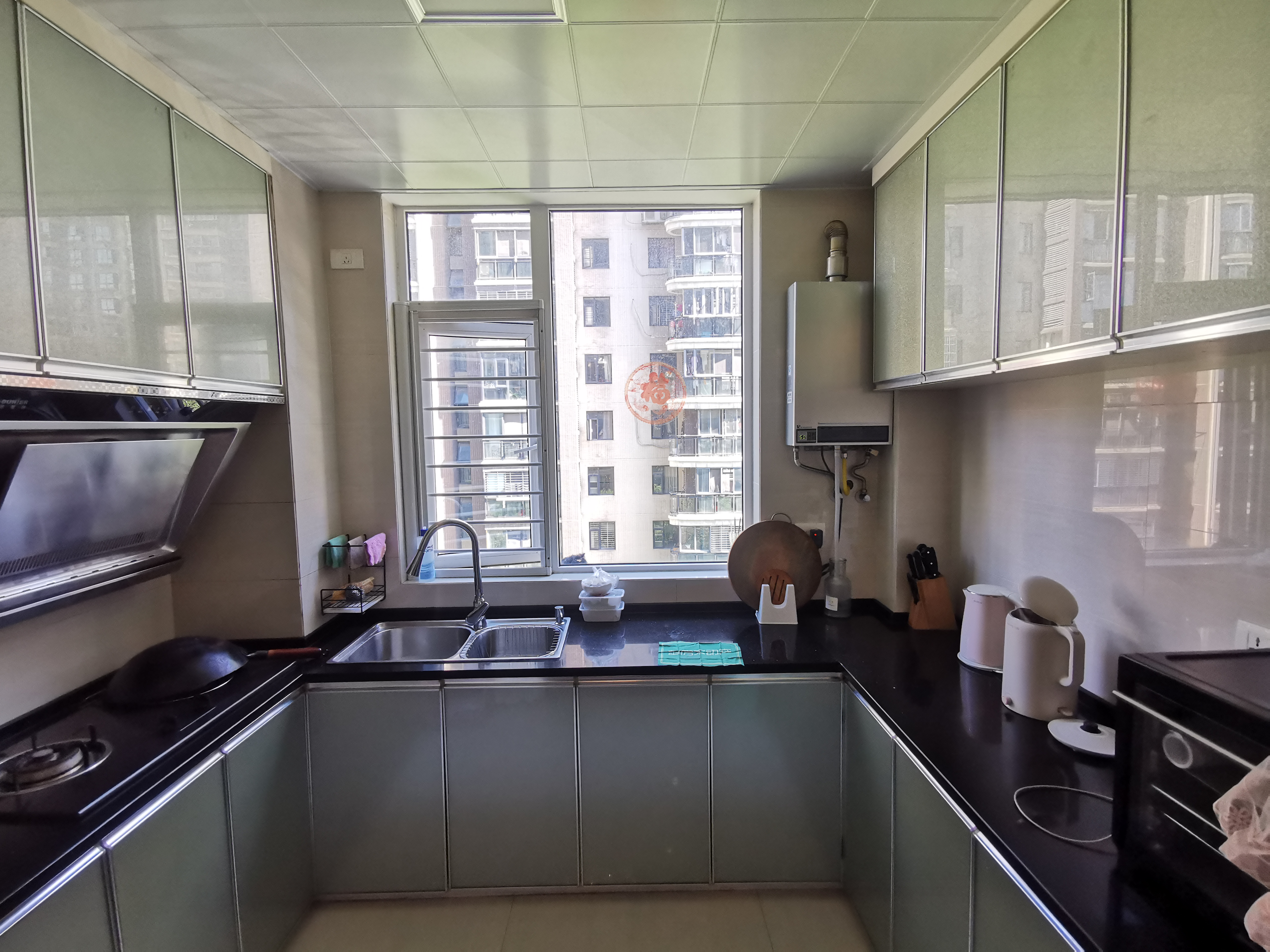 中央华府精装大三房小高层公摊低保养非常好拎包入住满五W一诚心出售