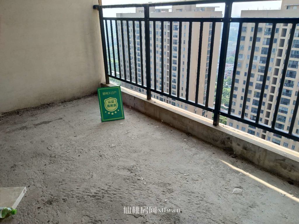 仙桃一中翰林公馆毛坯三房户型方正看房方便