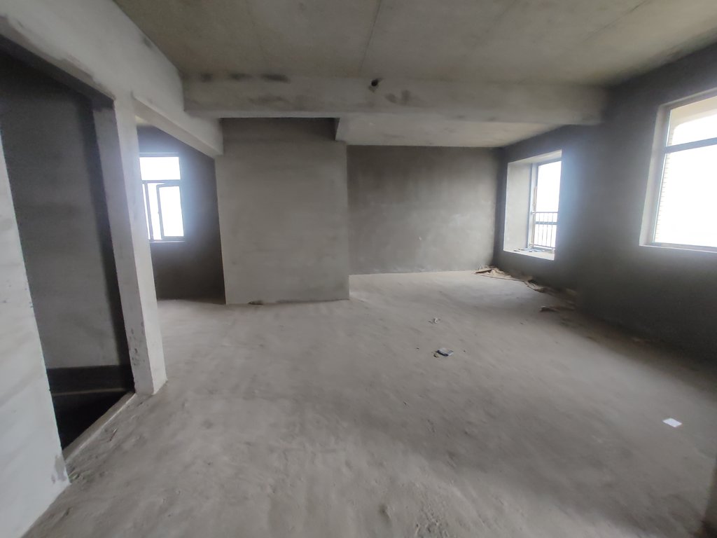 新城一号五期.毛坯三房送路户花园.三开间朝南.看房方便