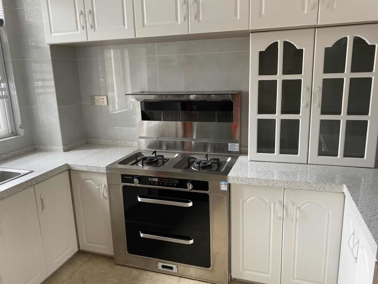 沔阳公馆精装三房两卫，小高层中间楼层，户型南北通透，拎包入住！