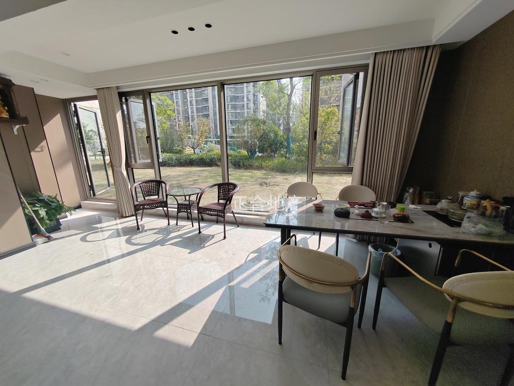 降价了，吾悦华府，1楼，精装三房，单价5900，大横厅大花园，全屋中央空调，采光好