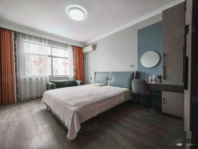 复州花园，步梯3楼，精装三房。南北通透，成色新，拎包入住，