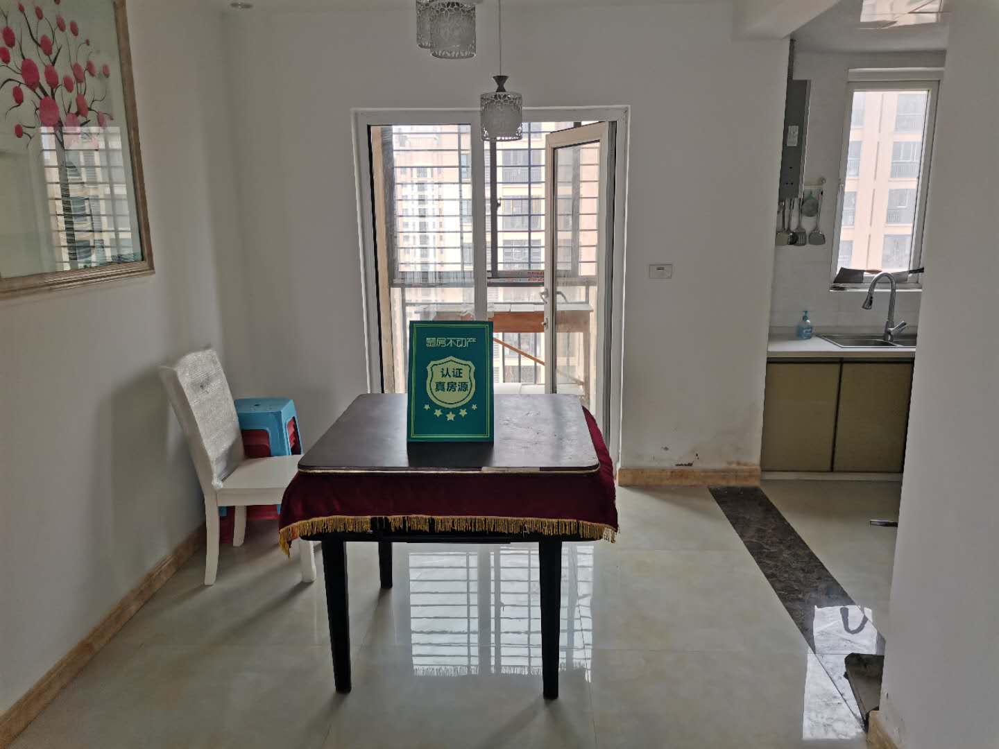 满庭春供暖精装大三房中高层户型方正，小区环境，优美采光充足