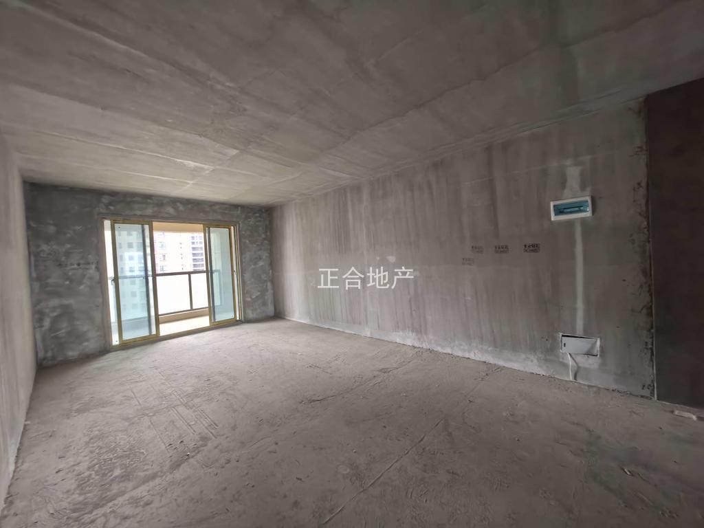 降价了，城南御湖世家，电梯好楼层，证满二，单价4300+，带车位，看中价格能谈，诚心出售，