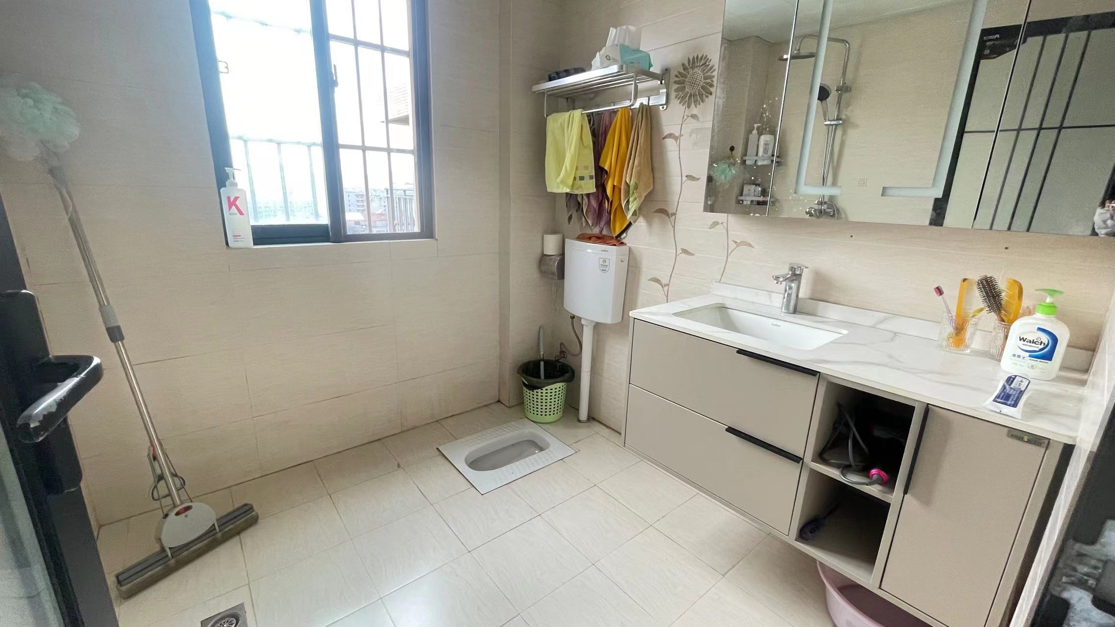 一品苑森林国际北苑对面.精装三房两卫.证件满二.看房方便