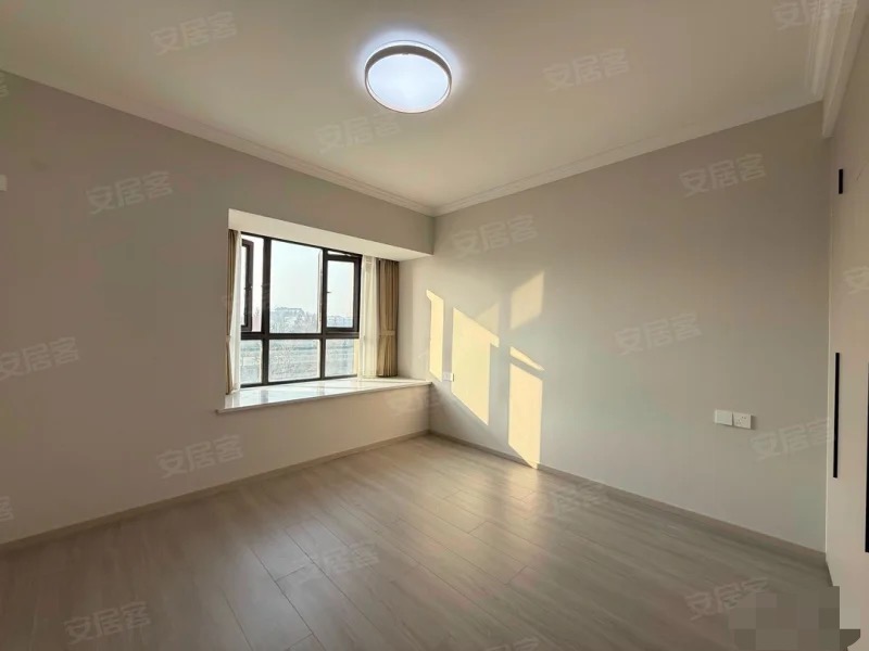 亏本出售，城南，御湖世家，单价5300，精装三房，一天未住，证满二