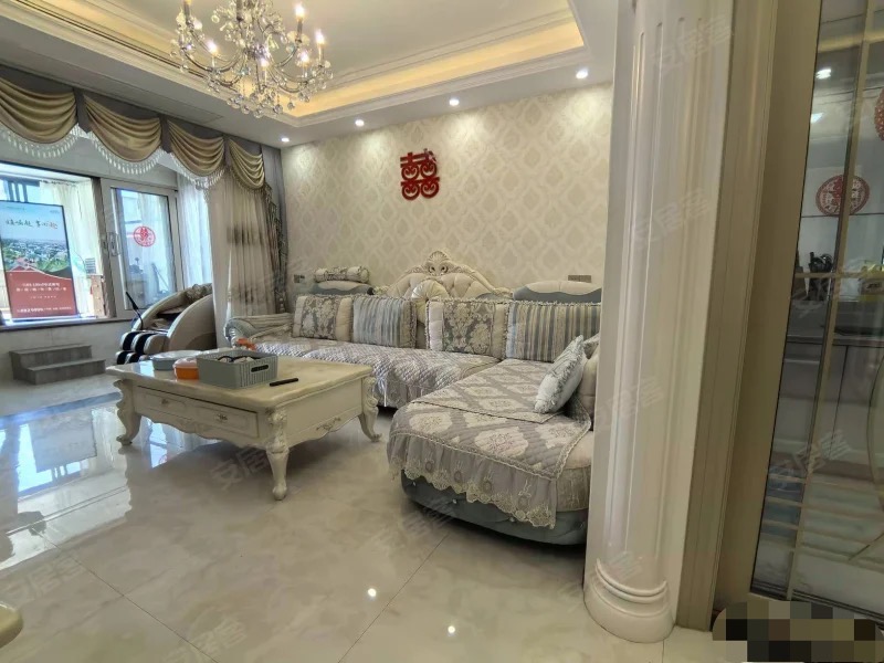 城南元泰未来城，三中门口，带大露台和阳光房，精装3房2卫，保养9成新，拎包即住！