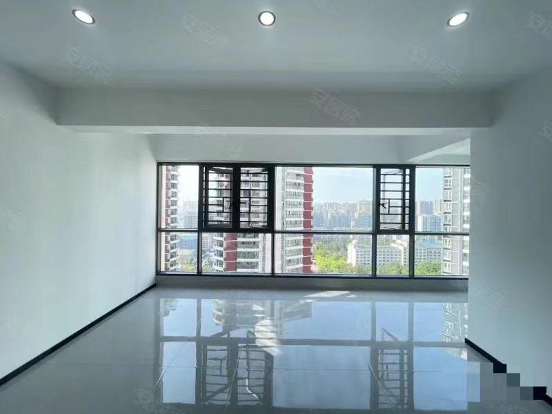 降价了，房东急售，城南福星城，全新装修。电梯中层，送30平大阳台，南北通透