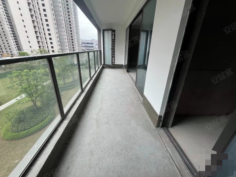 急售现房，吾‮广悦‬场‮平大‬层，单价5700+，一梯一户，小高层