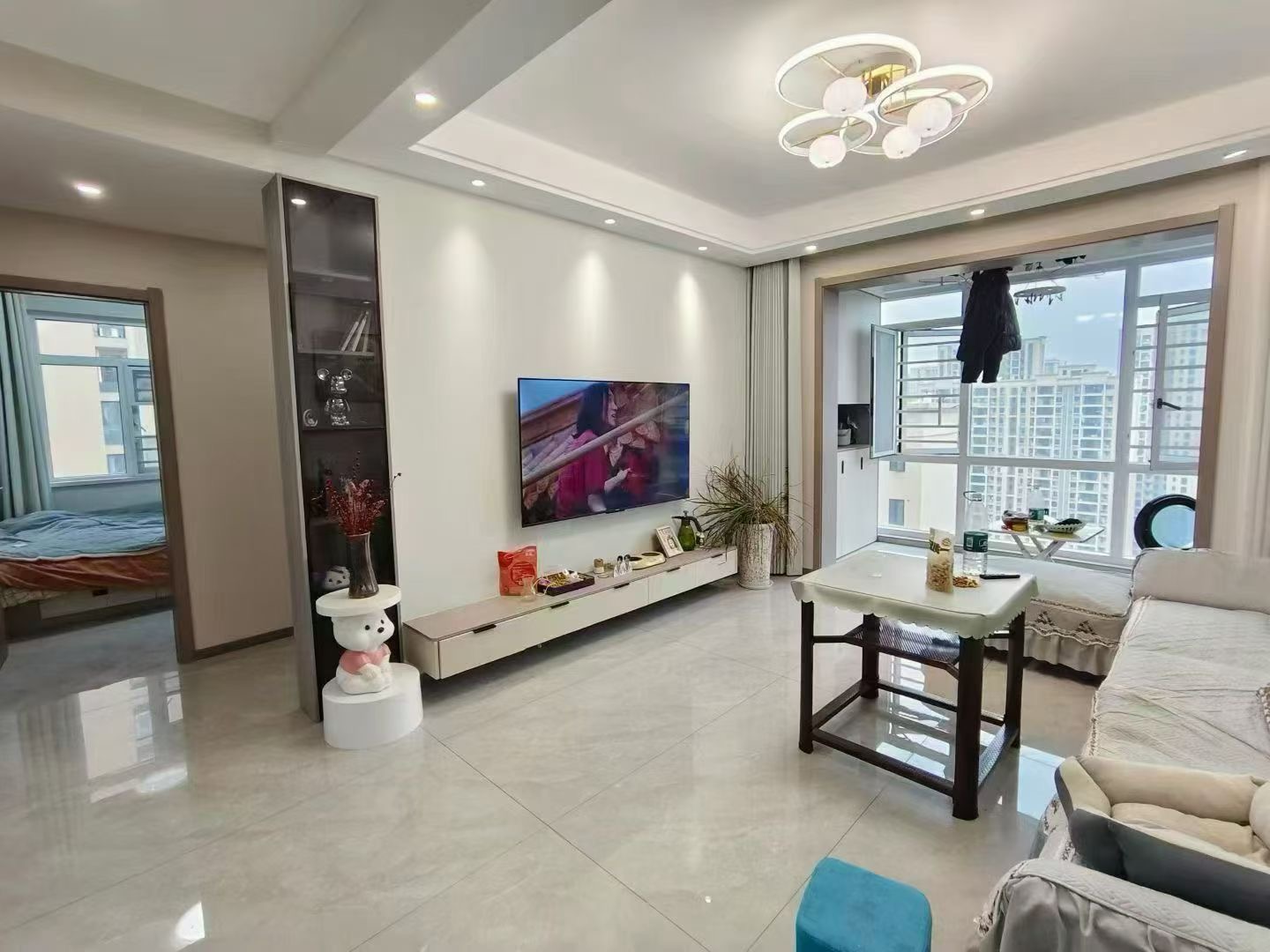 捡漏，森林国际城，湖景房，电梯好楼层，二中二小，精装3房，装修9成新证满二，