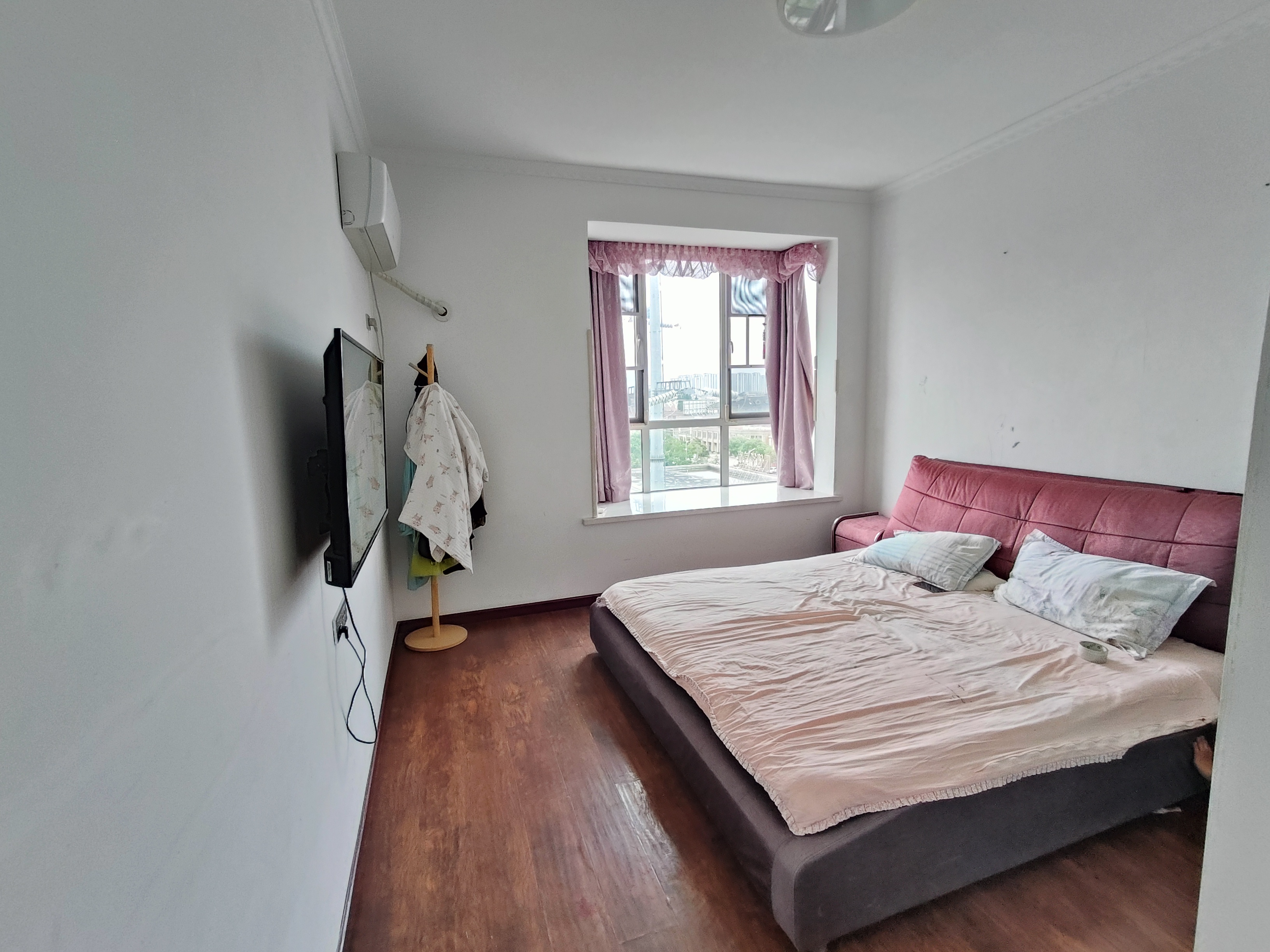 时代天骄.精装三房两卫.中间楼层.证件满二.