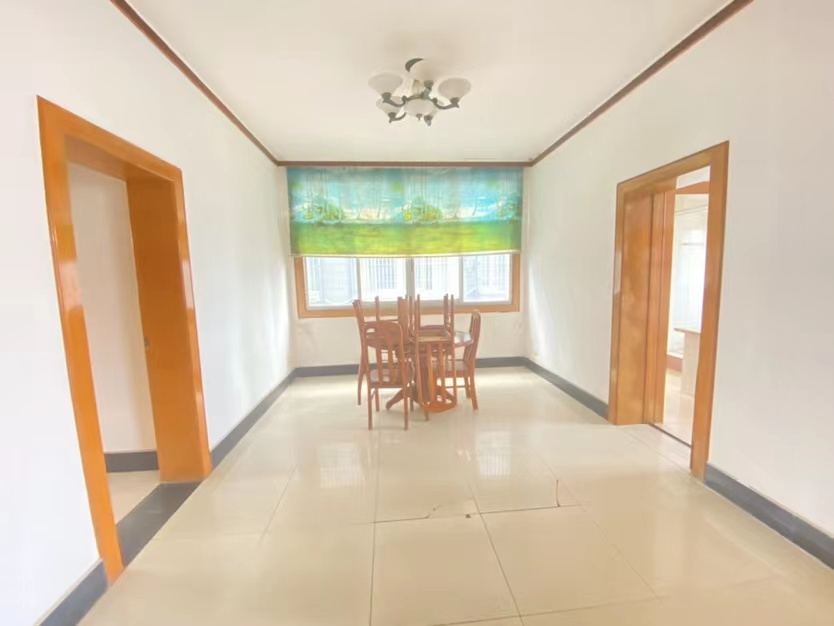 昌盛菜场旁.电力宿舍.精装三房两厅两卫.证件满二.看房方便