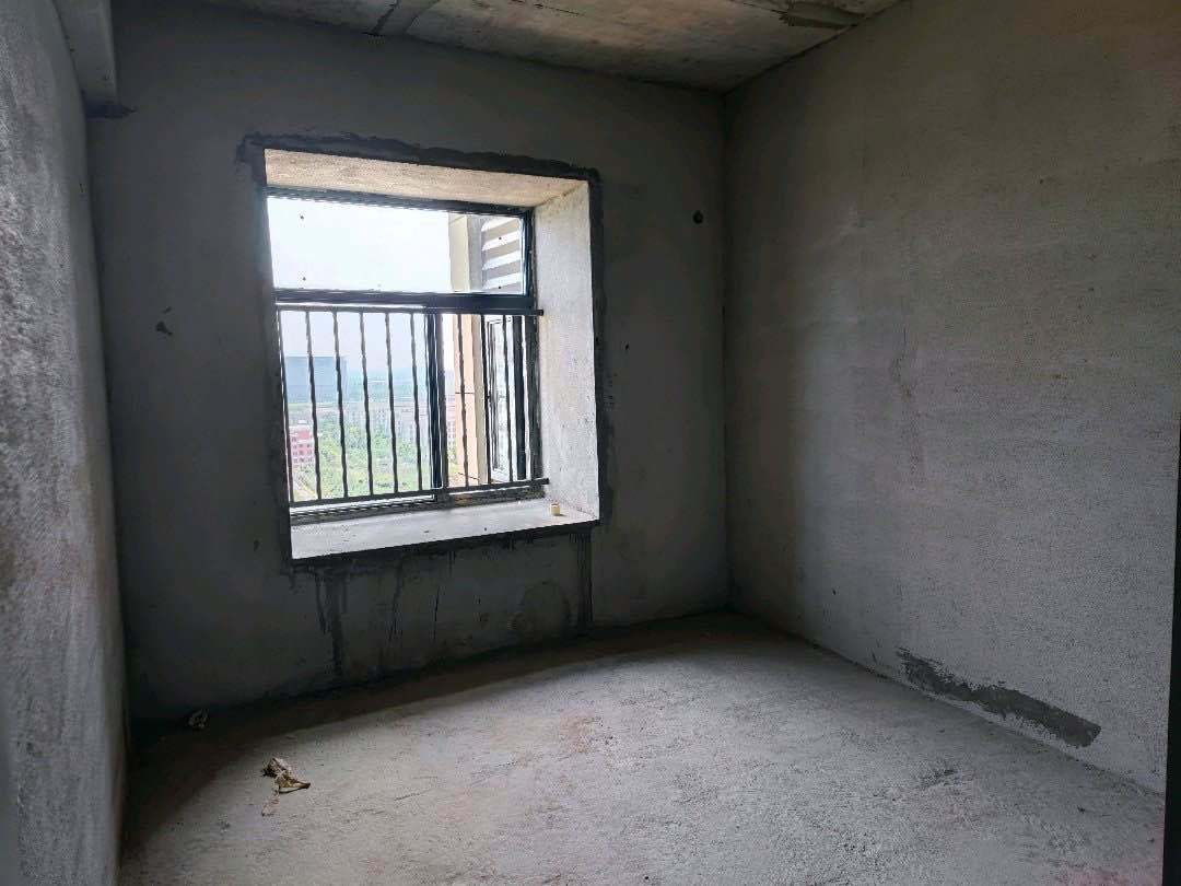 城南，蓝天新城，精装三房，送车位，好楼层，证满二