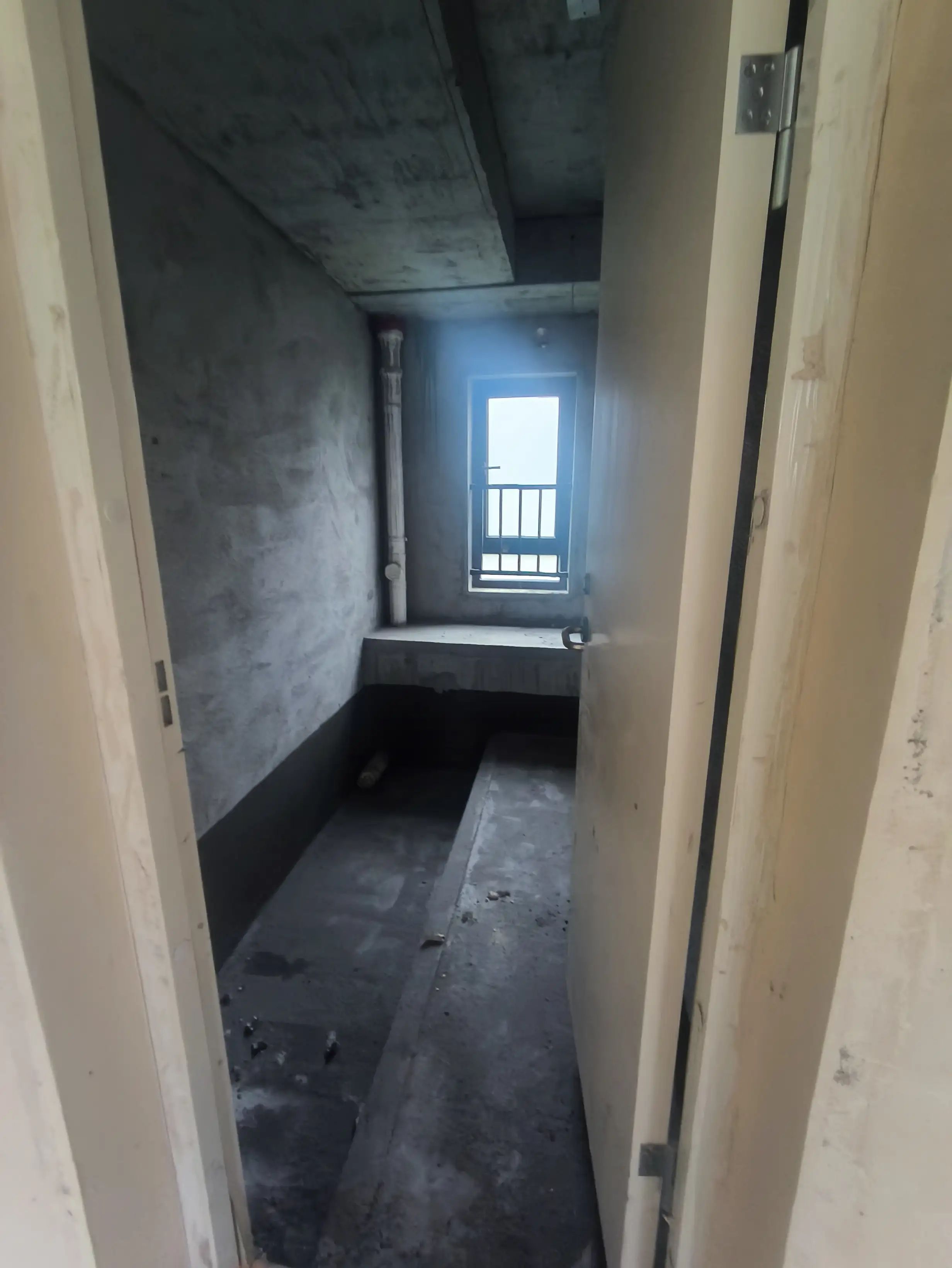 城南，吾悦，业主急卖，毛坯三房，诚心出售，价格可谈，