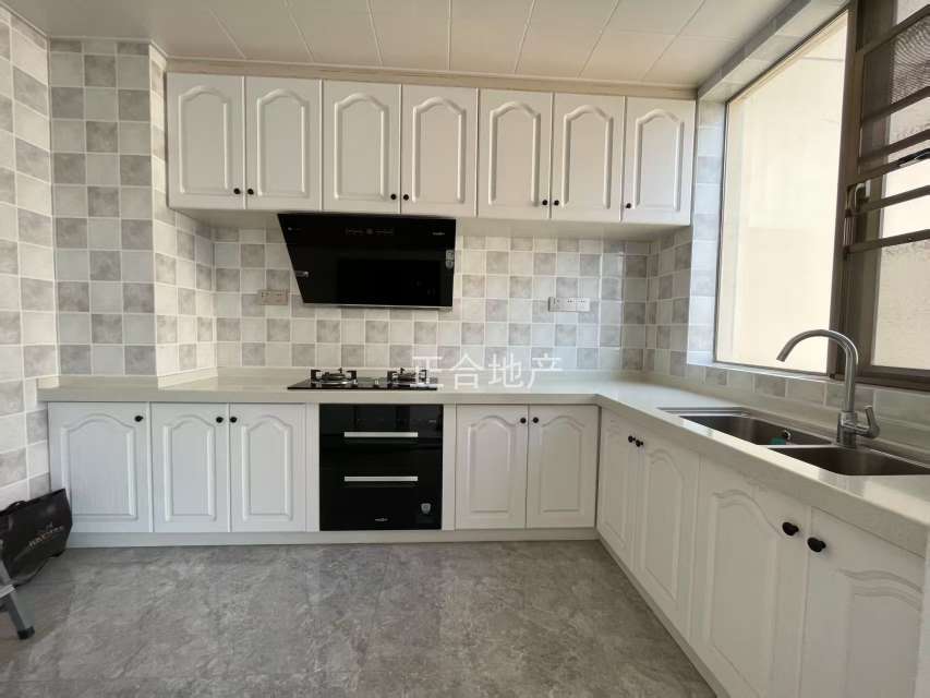 亏本出售，城南，南国明珠，精装三房，电梯好楼层16楼，元泰三中，证满二