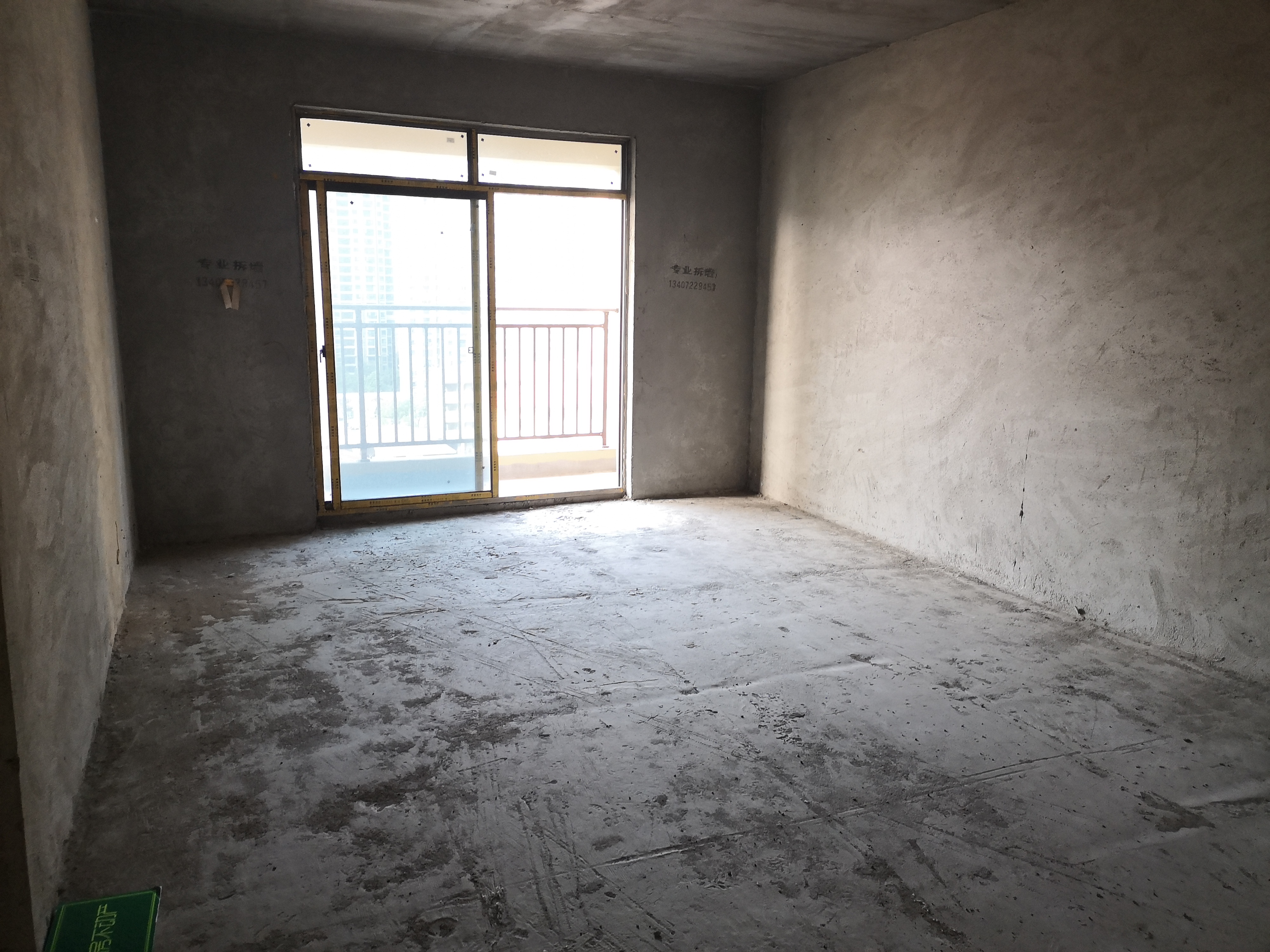 沔阳清华园 就在新贰钟旁 中间好楼层 边户 采光好滴狠 带车位