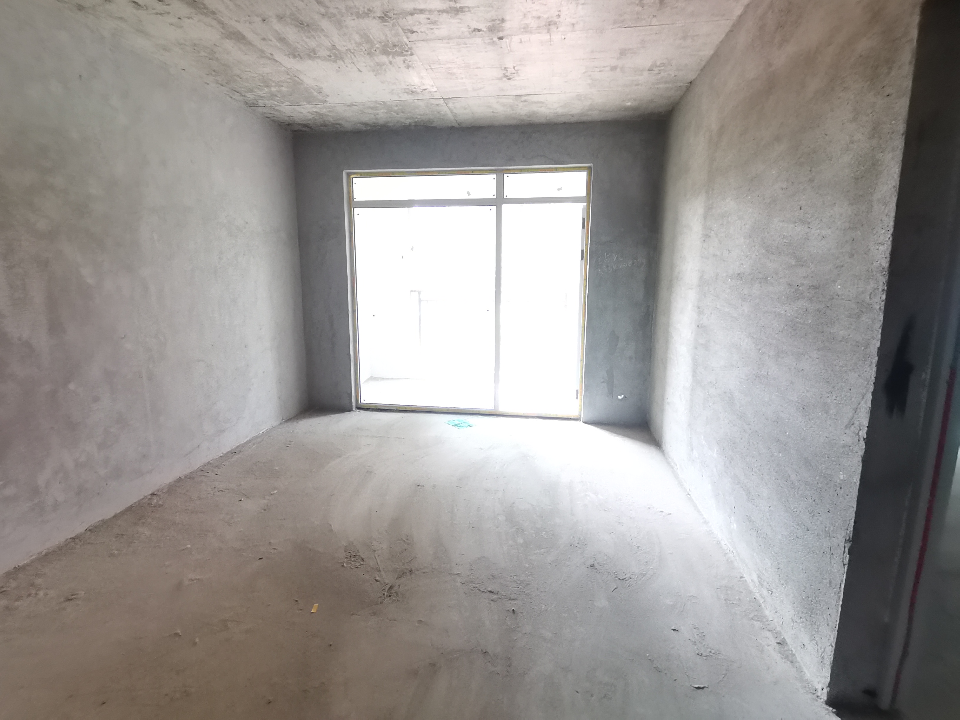 蓝天新城毛坯三房户型方正看房方便房东诚意出售