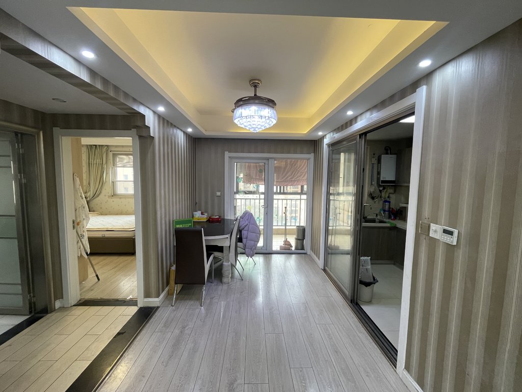 满庭春，南北双阳台带供暖装修毛坯价老证诚意出售看房方便，