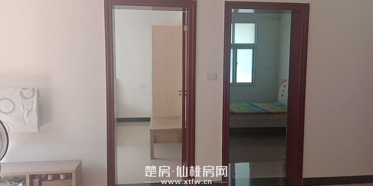 西桥石码头社区附近，精装俩房陪读在合适不过，出门既公交站，交通便利，拎包入住