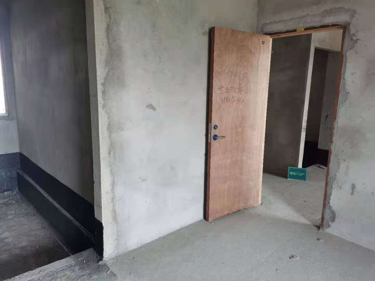 城南大盘领秀城毛坯大三房超大阳台养眼的很价格美丽房东诚意出售