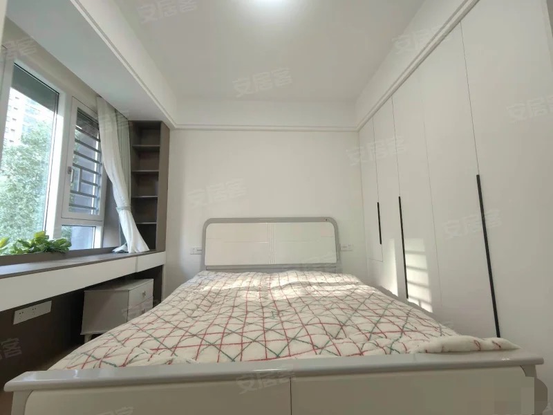 254，急售，沔阳公馆，全新精装三房，东边户，带车位，满二，一天未住