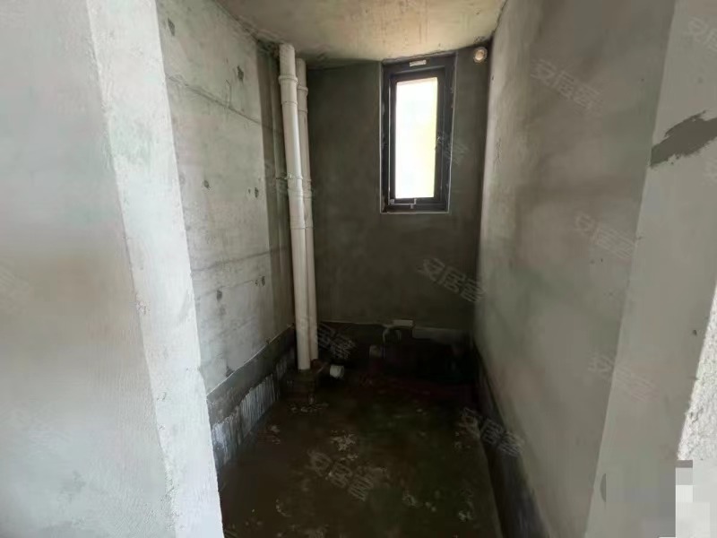 ？满庭春六期，小三房，中间好楼层，视野采光好，单价4600，