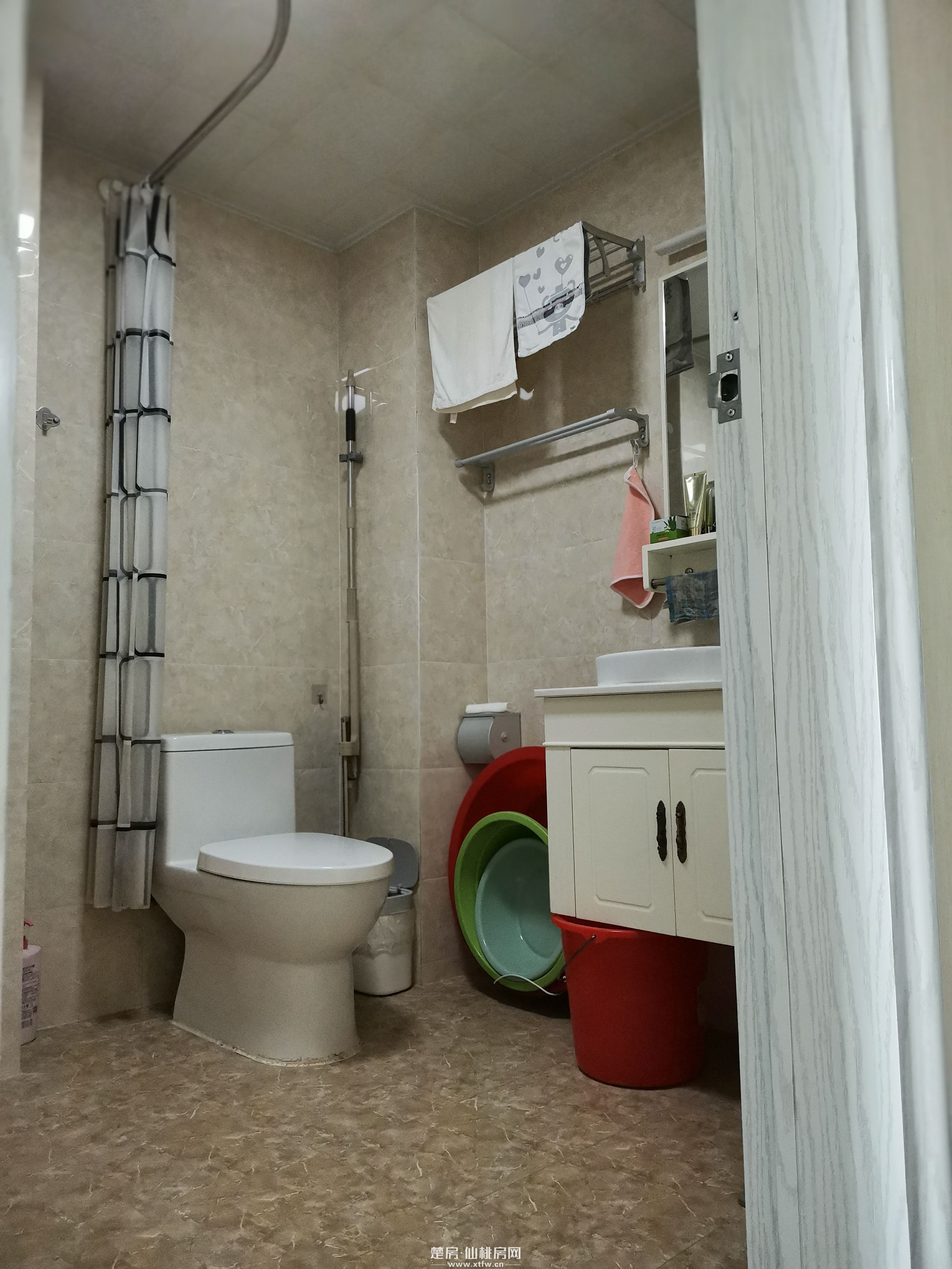 采光通风好，精装房拎包入住！楼下是新天地广场、好邻居商圈，旁边是沔街校区