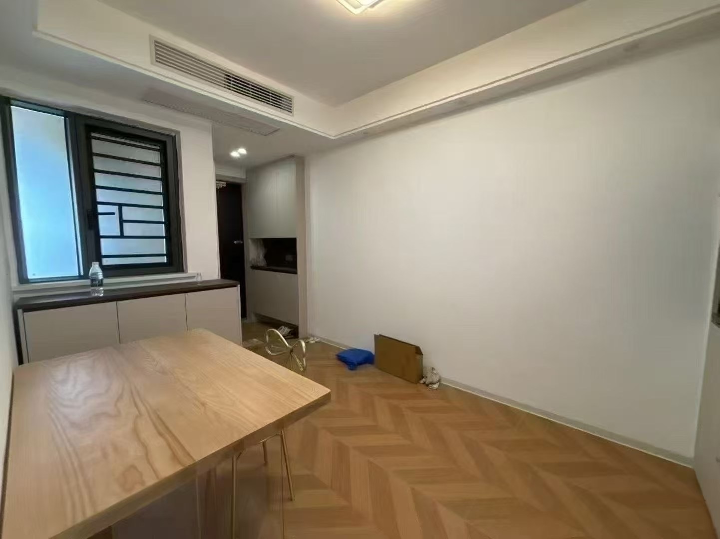 424。降价了，城南，朝阳丽景，精装两房，诚心出售，中间好楼层