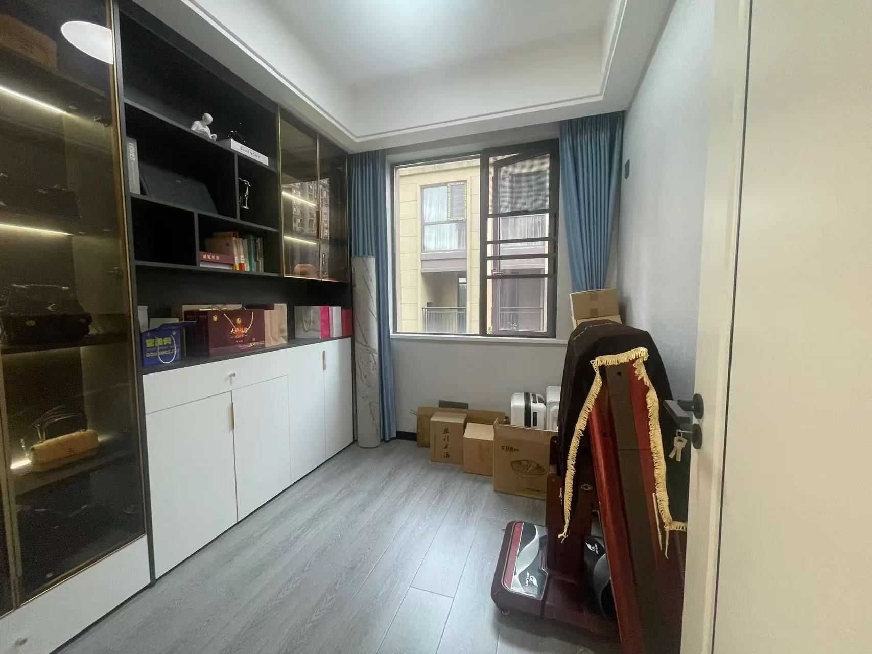 捡漏，绿地香格里拉，花园洋房，好楼层4楼，亏本出售，证满二