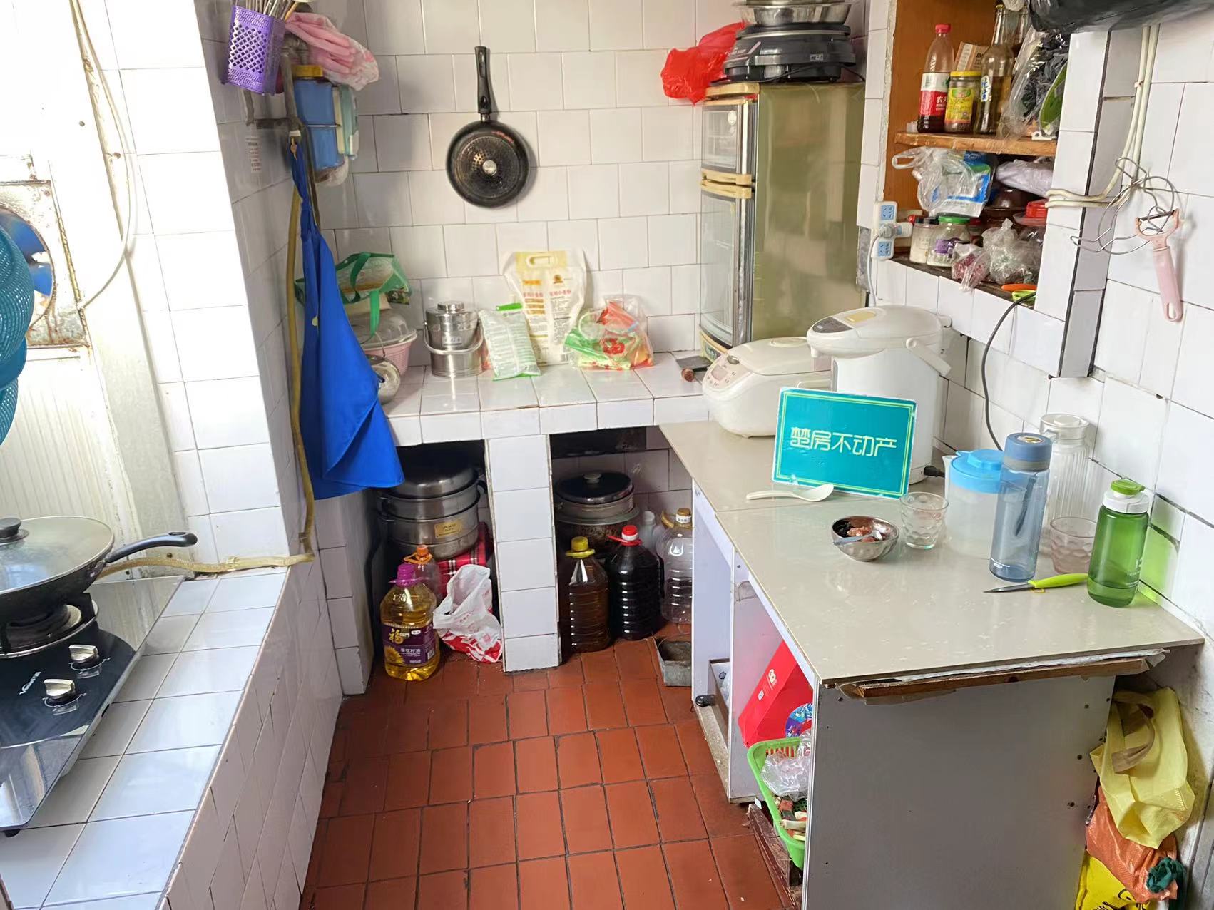 大洪小区精装大两房，性价比高，业主诚心出售