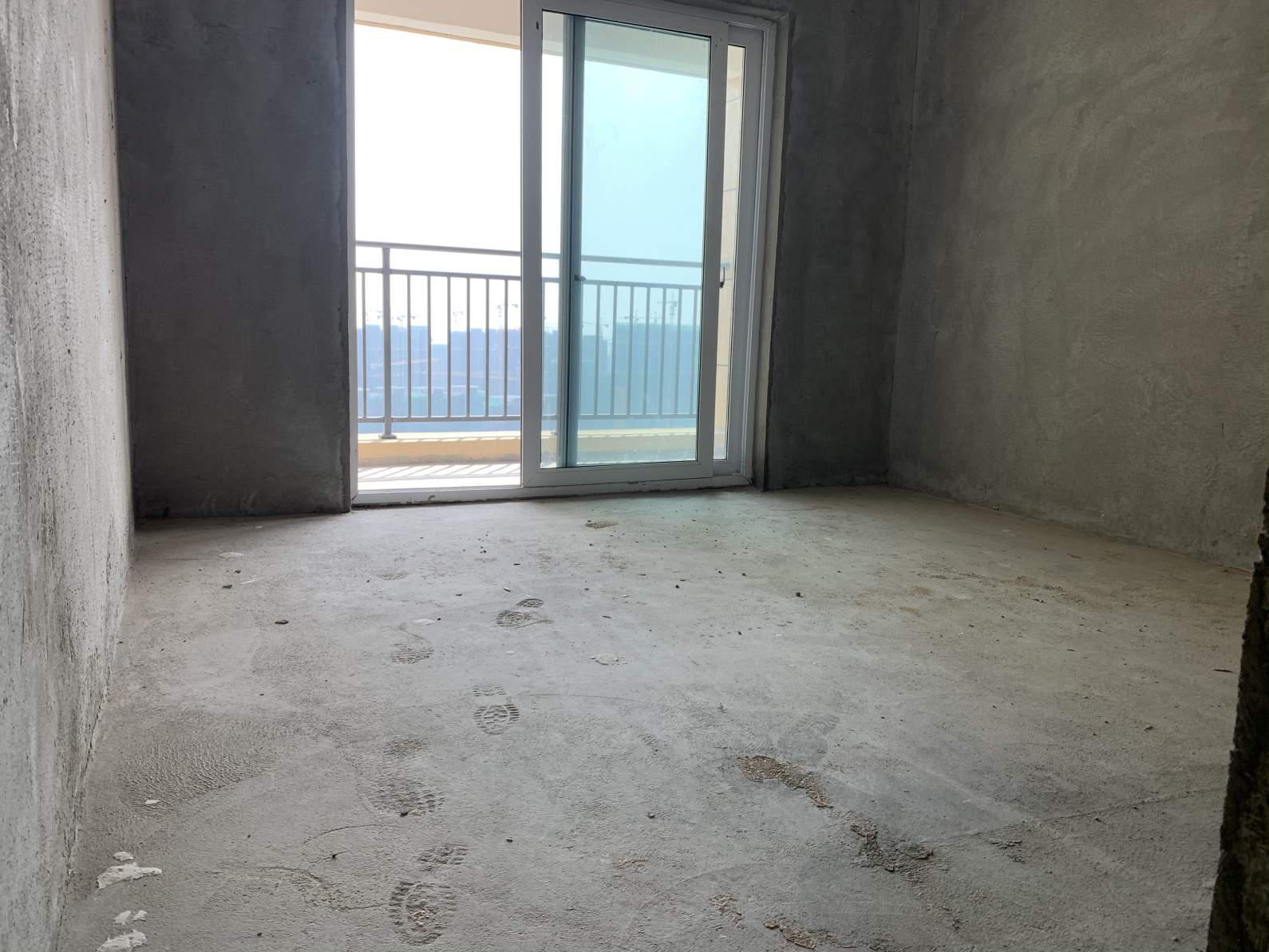 森林国际，毛坯大三房，学区房