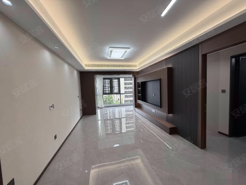 金科御府，全新精装3房2厅2卫，边户​，理想城新三中三小​，证件满二，送地下停车位