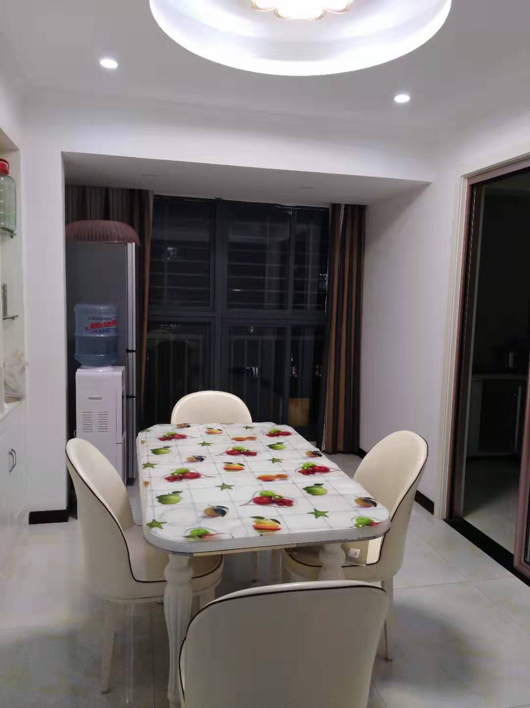 精装修三房两厅两卫送入户花园无贷款满五