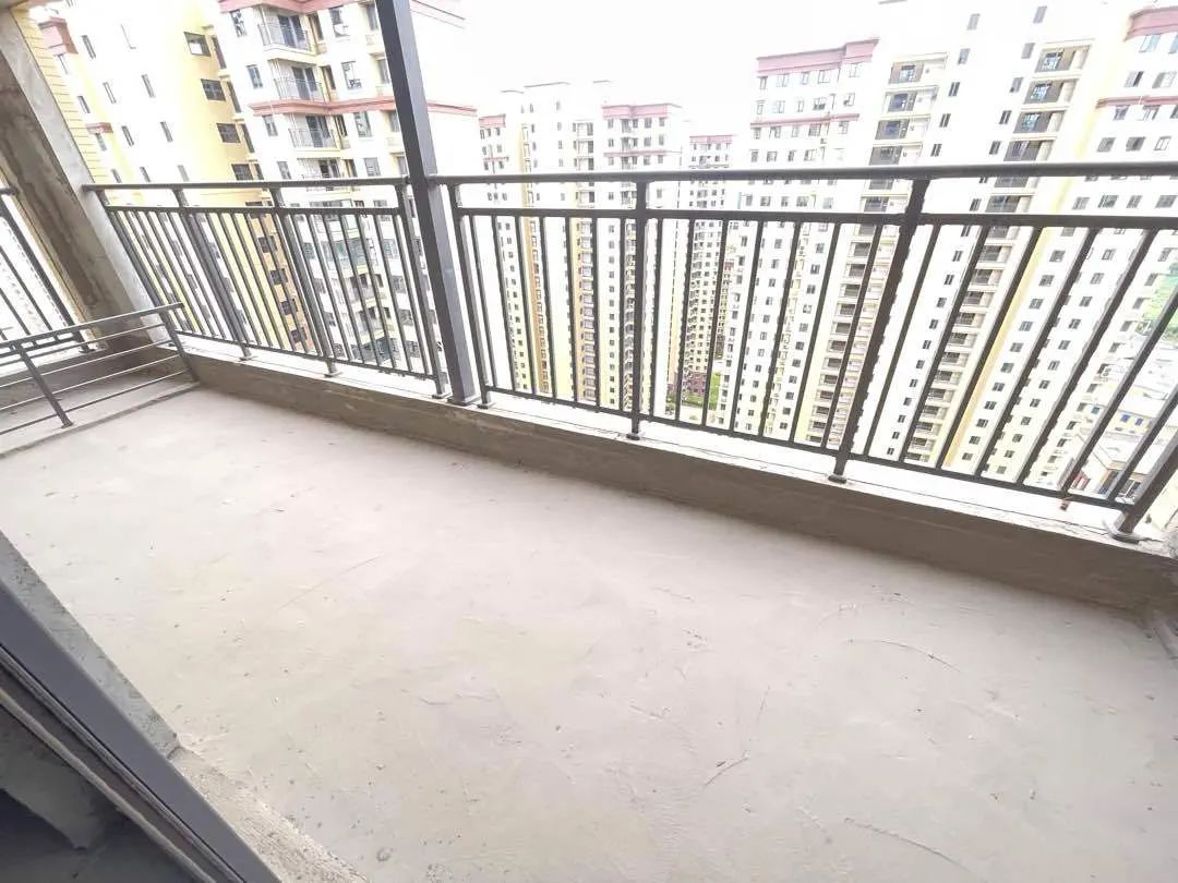 吾悦旁，大平层现房，新城名都，3梯4户电梯入户，好楼层，单价5800左右，送车位