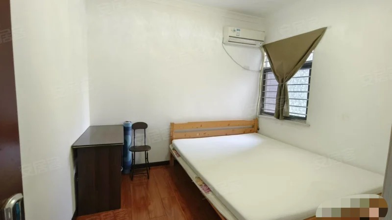 城南，江汉星城，电梯小高层7楼.，南北双阳台，精装三房，总价50万，带一个储藏间，