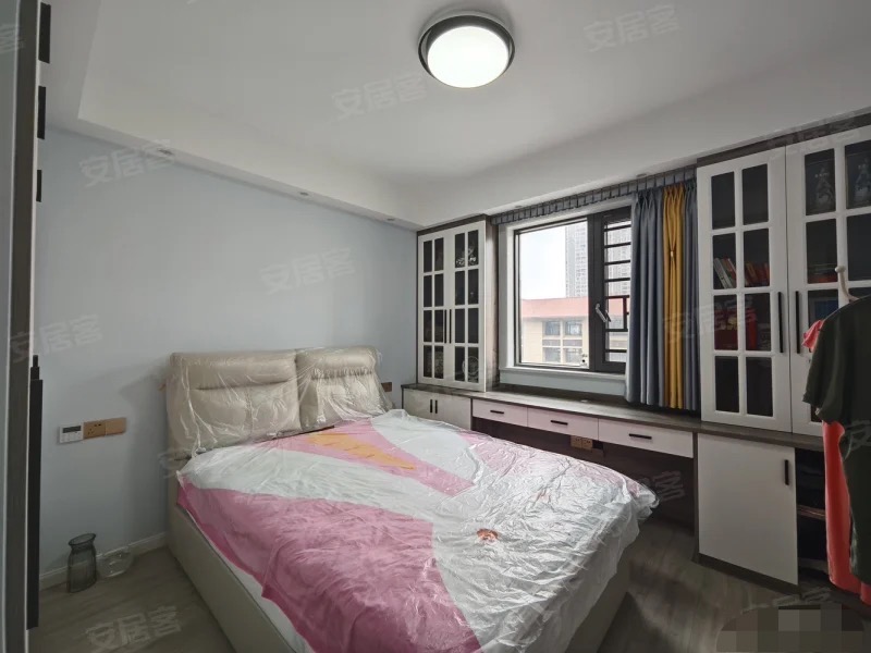 急售，沔阳清华园，精装三房，边户，全屋品牌家电家具，电梯中层，证满2，楼下就②中大门，基本未住​